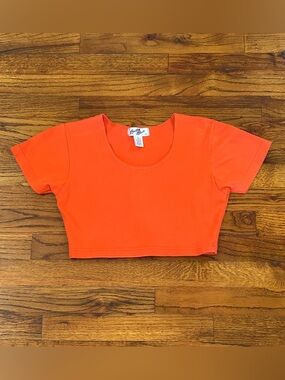 Betty Blue Orange Crop Top Blouse
Ladies Teen Large 10 - 12
Pit to Pit 15”
Lengt